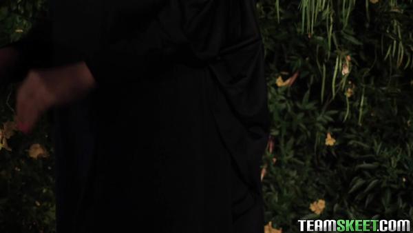 Big tits arab college girl seduces her dad's employee