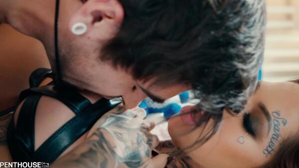 Punk Babe Loves Having Unprotected Sex And Gets Her Pussy Creampied